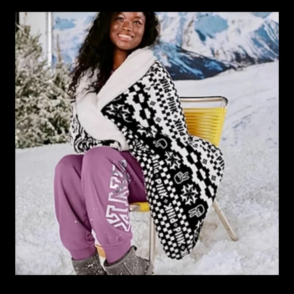 NWT VS "PINK" BLANKET - Picture 2 of 8